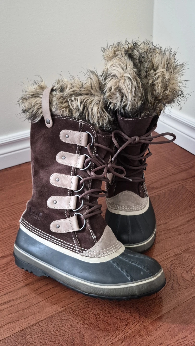 Sorel Joan of Arctic waterproof winter boots in women's size 9.