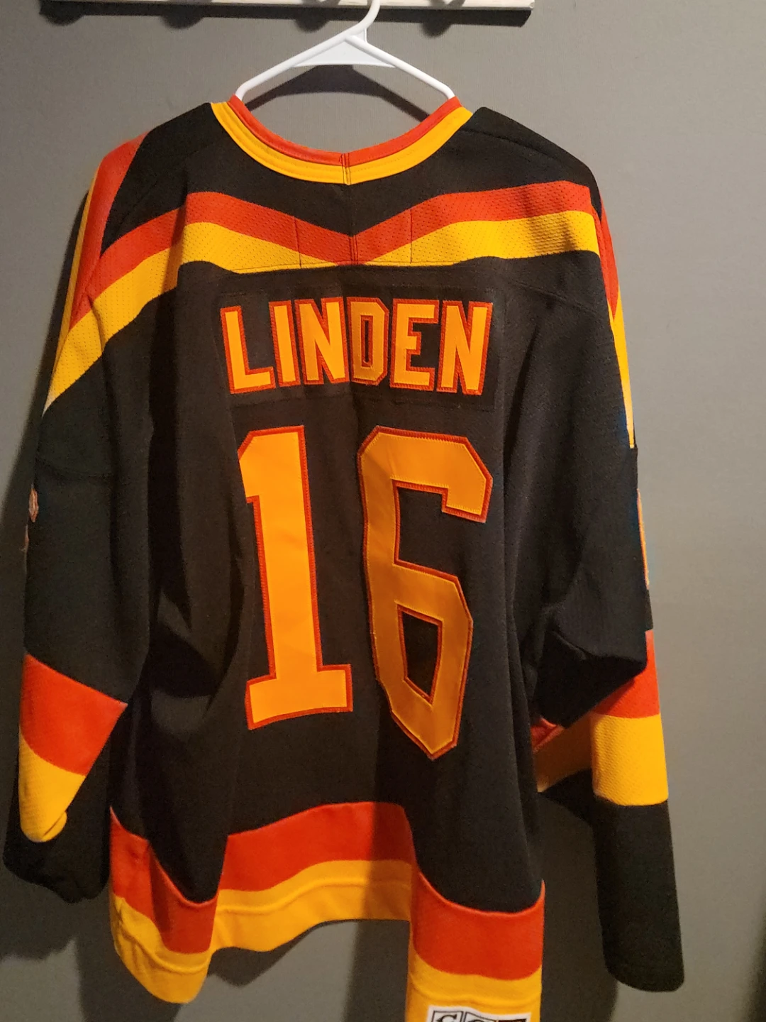 CCM Vancouver Canucks Trevor Linden Jersey - photo 2