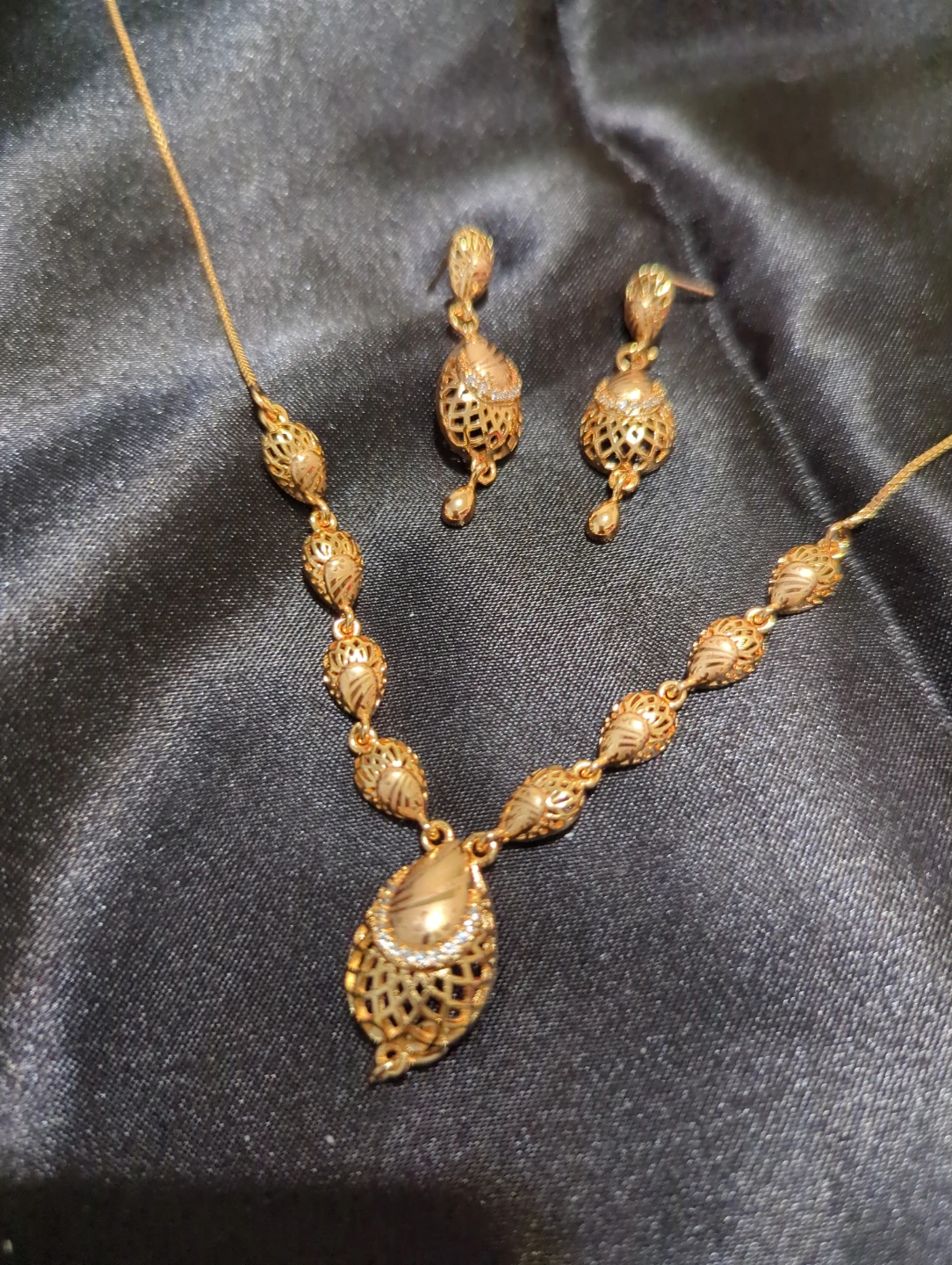 Gold Tone Pendant Necklace and Earring Set - photo 2