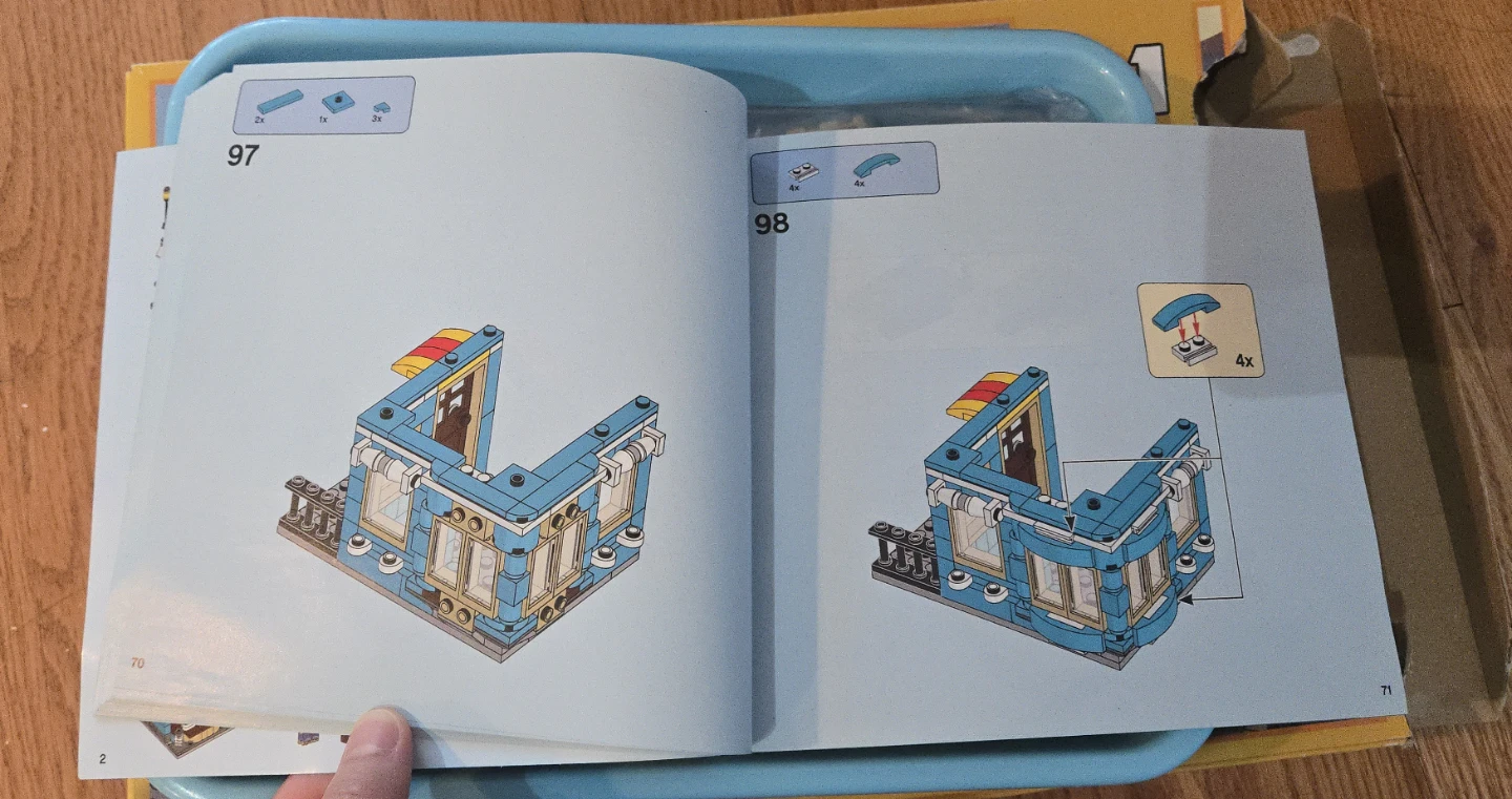 LEGO set - 3-in-1 Toy Store, Cafe, Flower Shop - with manual - photo 4