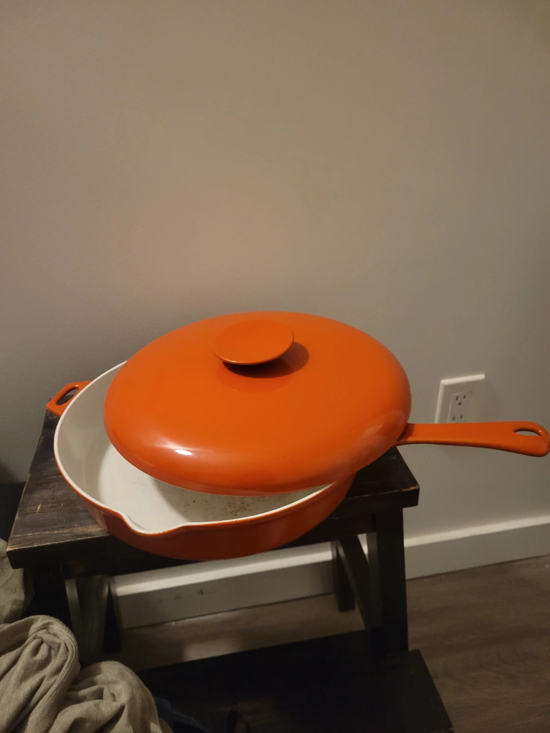 Cast iron skillet