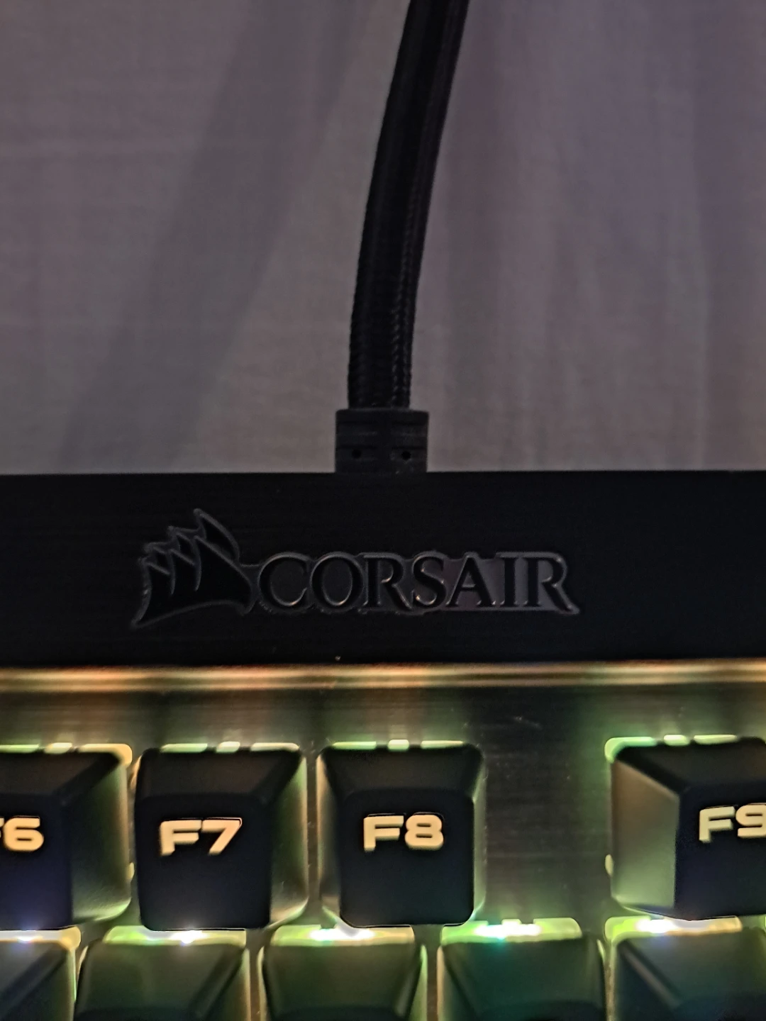 Corsair K70 LUX RGB Gaming Keyboard - photo 2