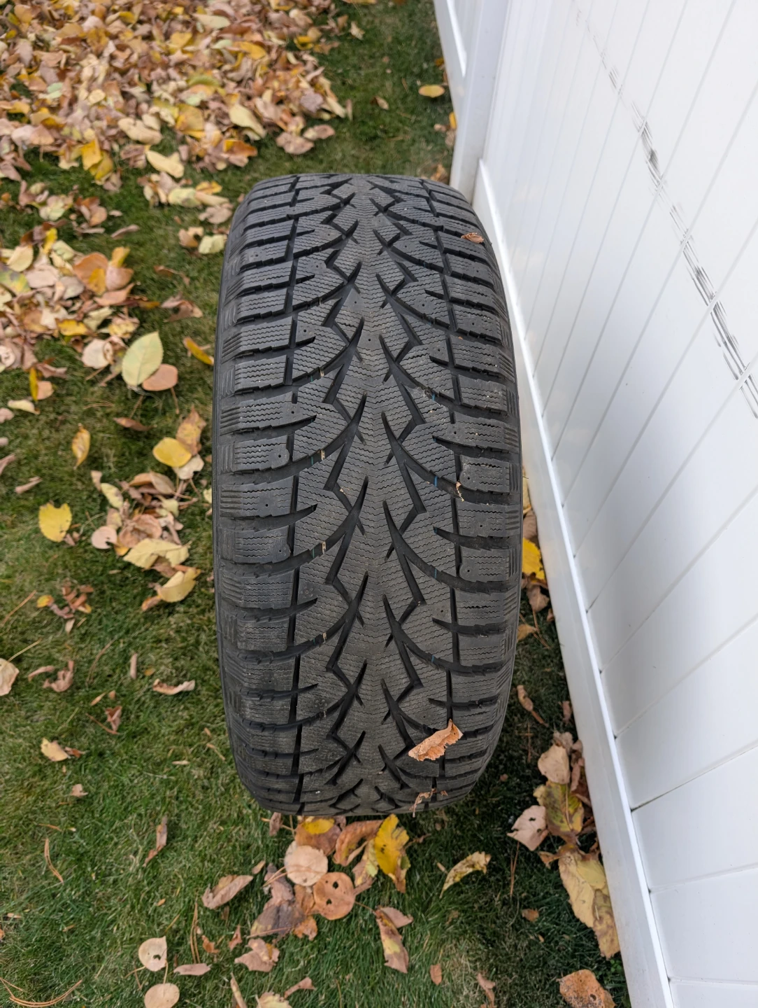 Toyo Observe G3-Ice Winter Tire 275/55R20 - photo 2