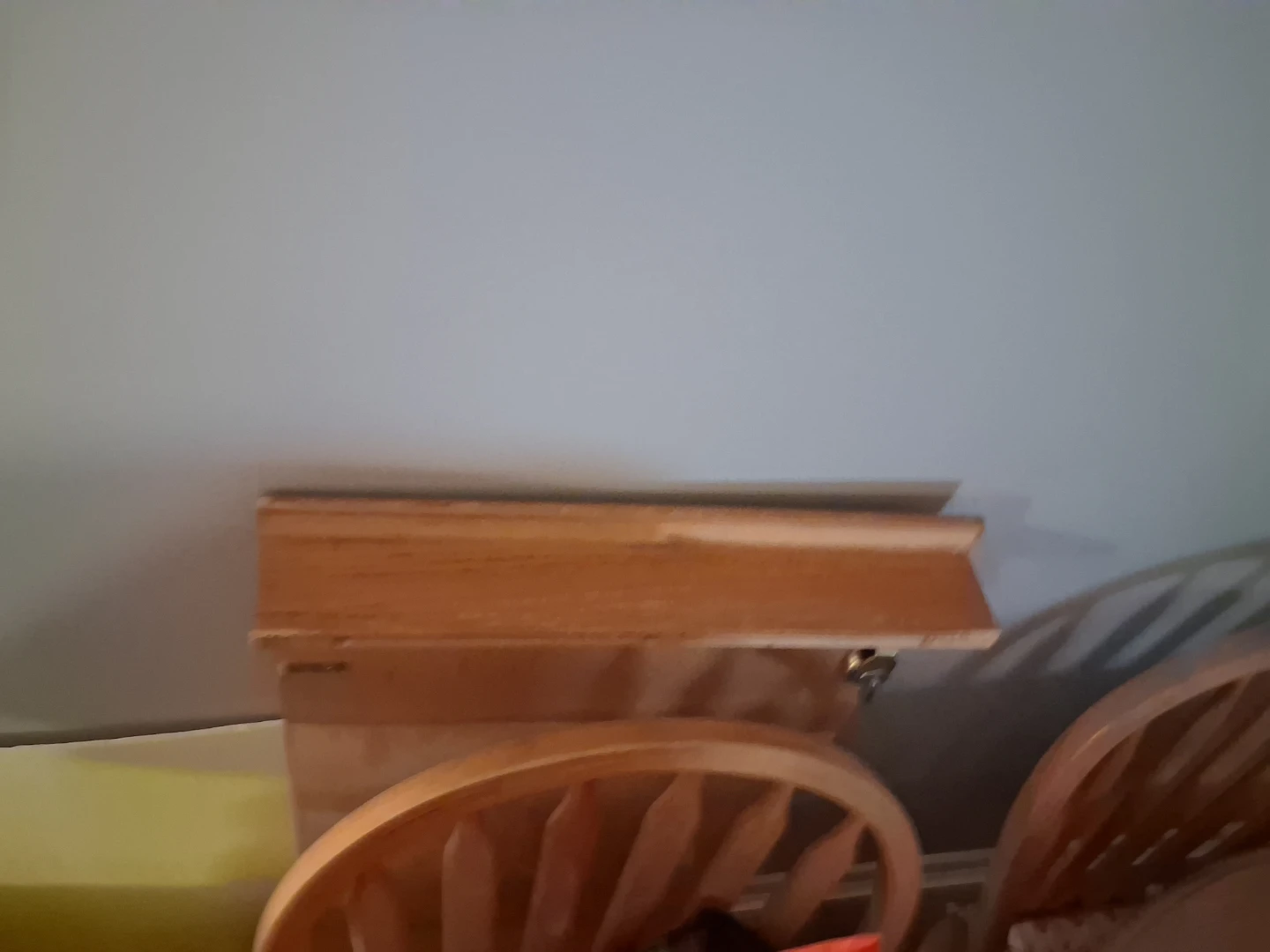 Solid wood round dining table with 4 chair (delivered) - photo 3