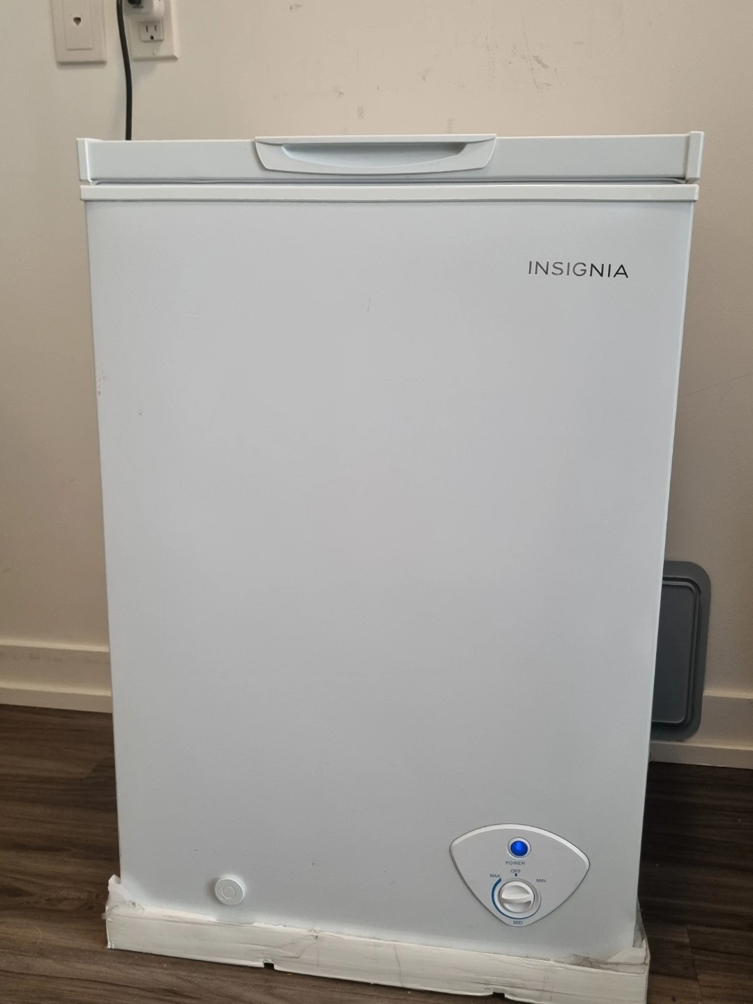 Insignia White Chest Freezer