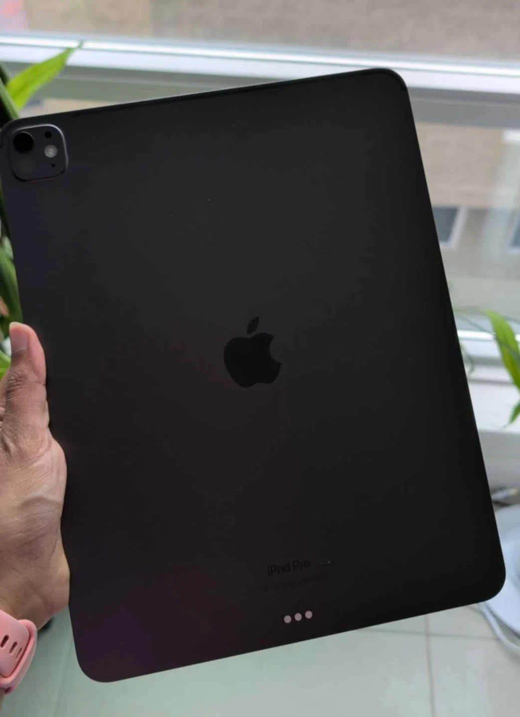 Apple iPad Pro 13-inch(M4)- 512GB -Space Black +ESR Keyboard