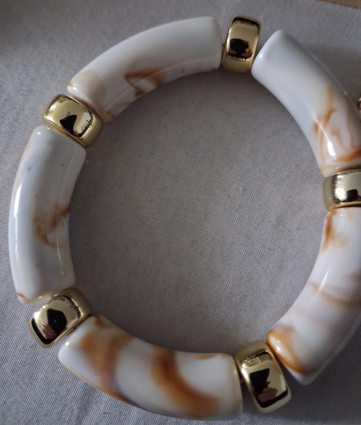 Set of 3 gold-tone bracelets and pendant - photo 3