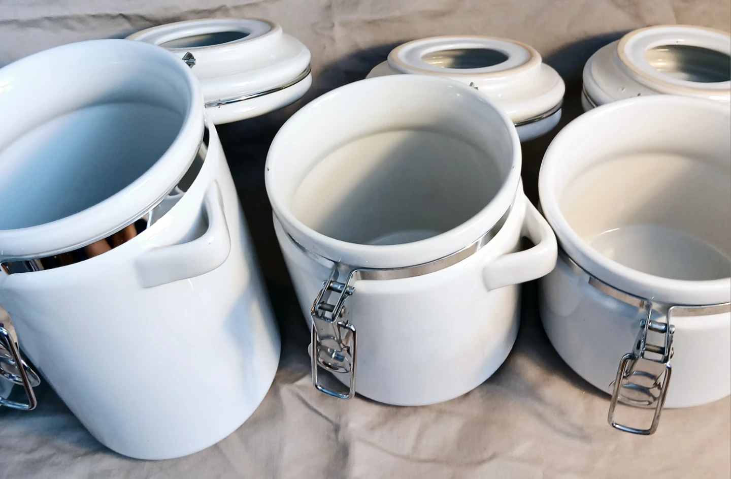 Set of 3 White Ceramic Canisters - photo 5