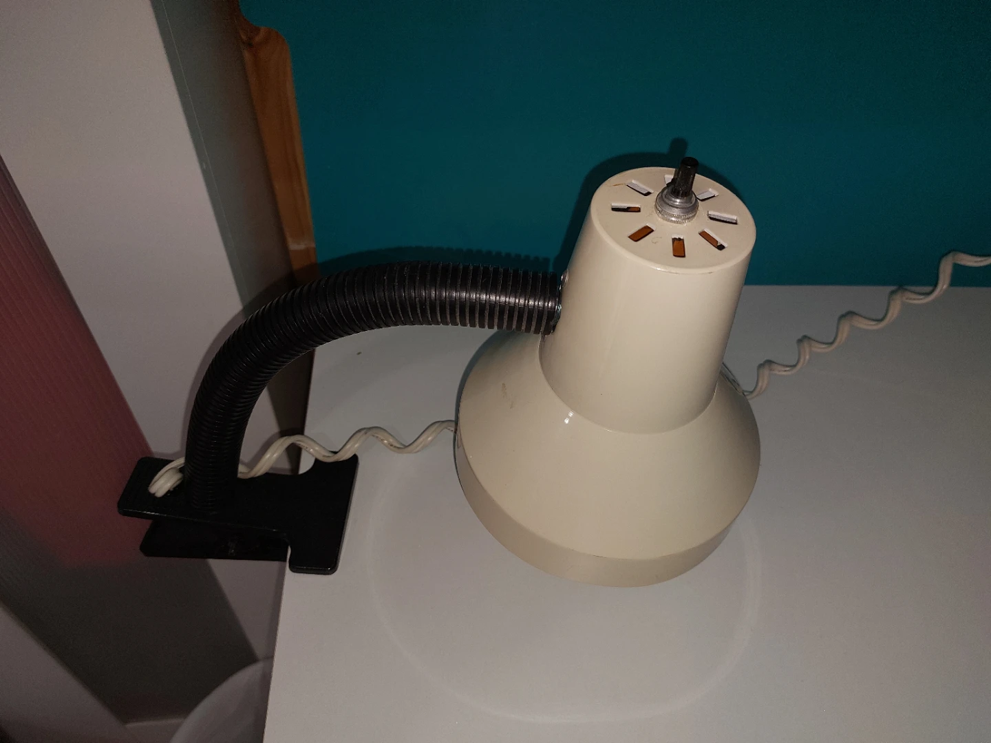 Clip-on adjustable work lamp - photo 3