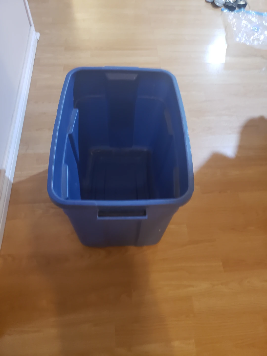 Rubbermaid Super Tough Storage Tote - photo 3