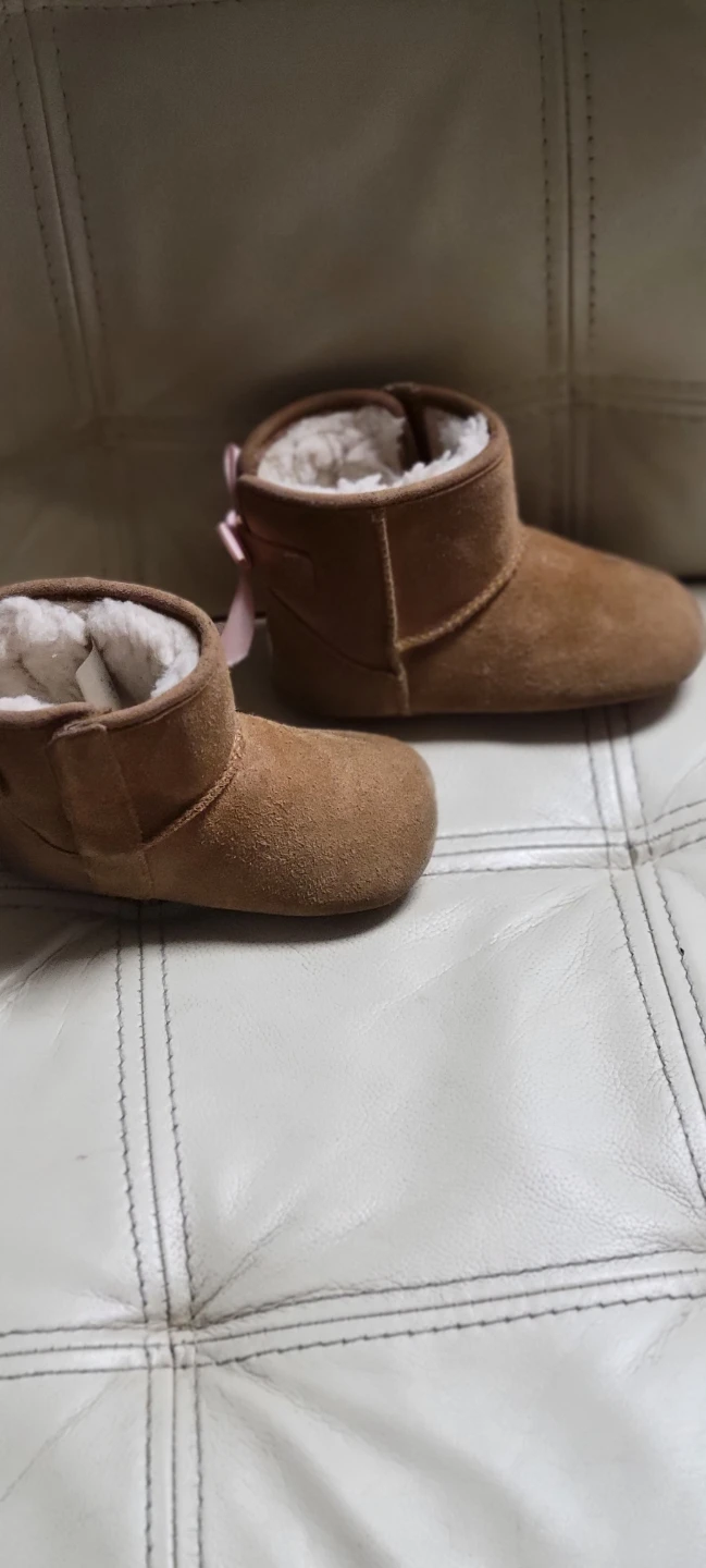 UGG Toddler  bailey bow Suede Boots sz  4/5