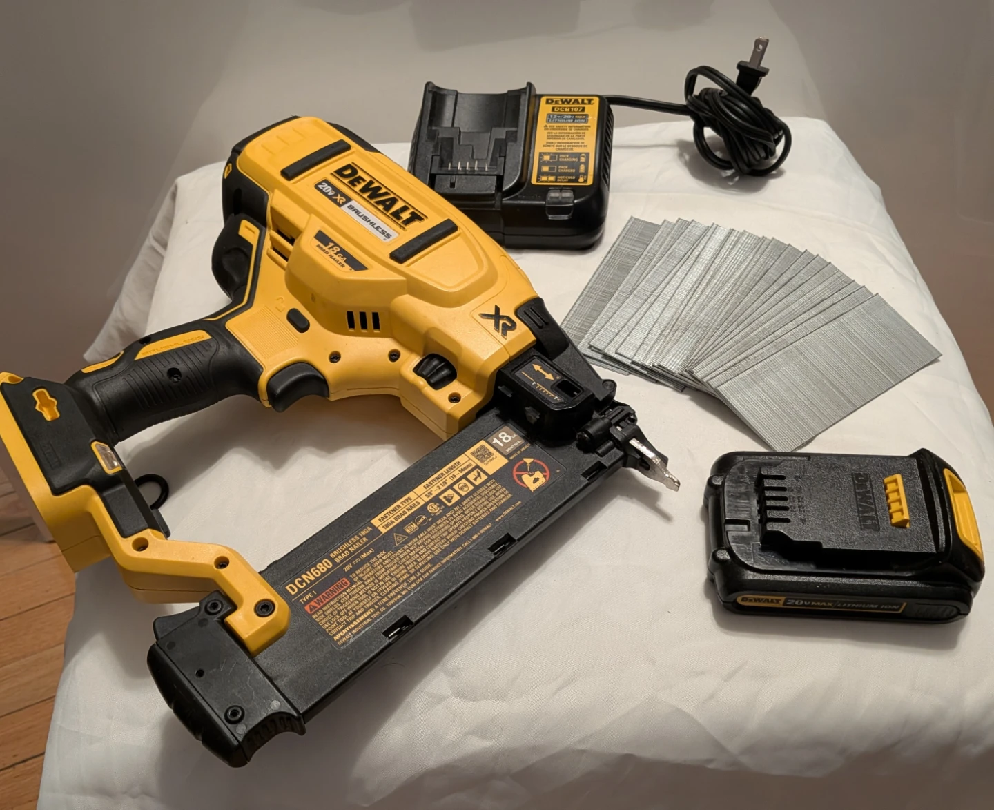 DeWalt 20V MAX XR Brushless 18Ga Brad Nailer Kit