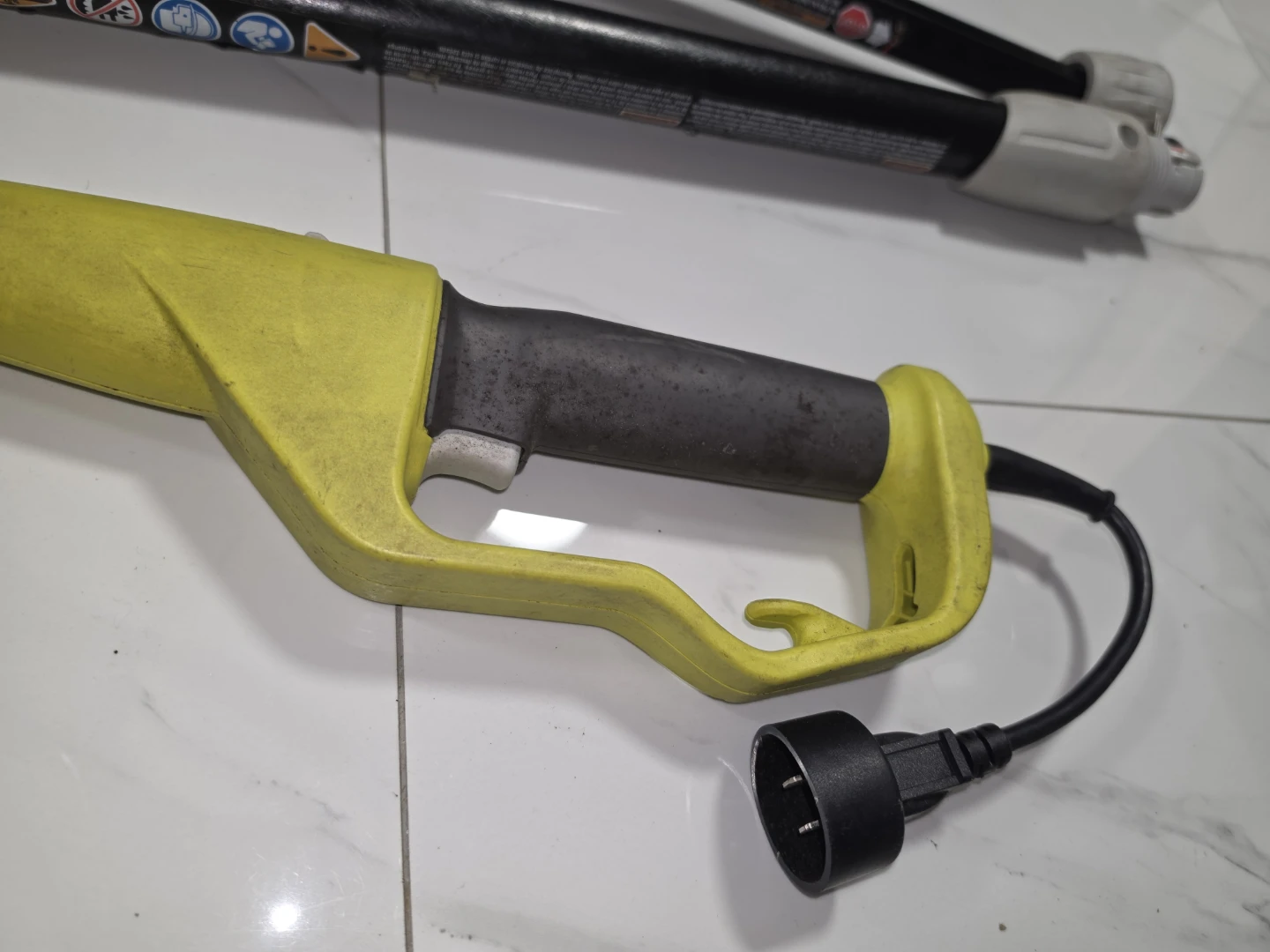 Ryobi RY43161 8 inch Chain 6 Amp Electric Corded Pole Saw - photo 3