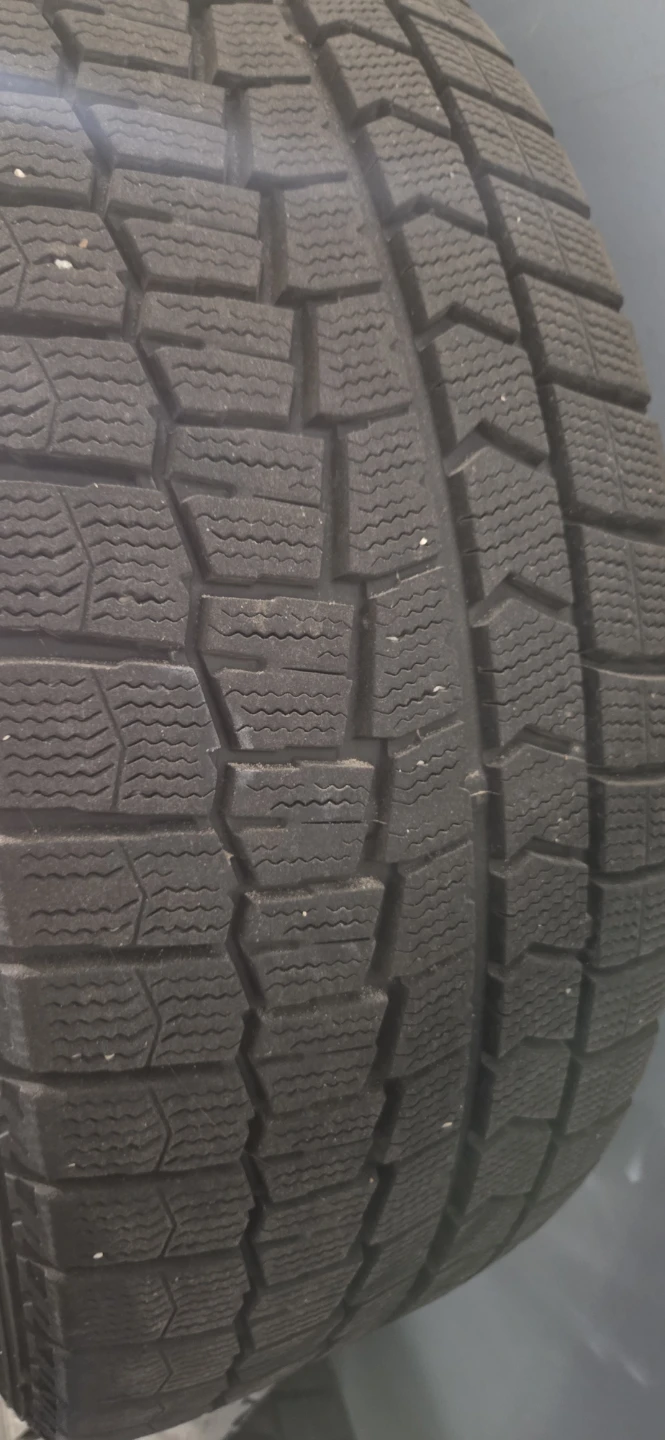 Set of 4 Dunlop Winter Tires with BMW Alloy Rims - photo 3