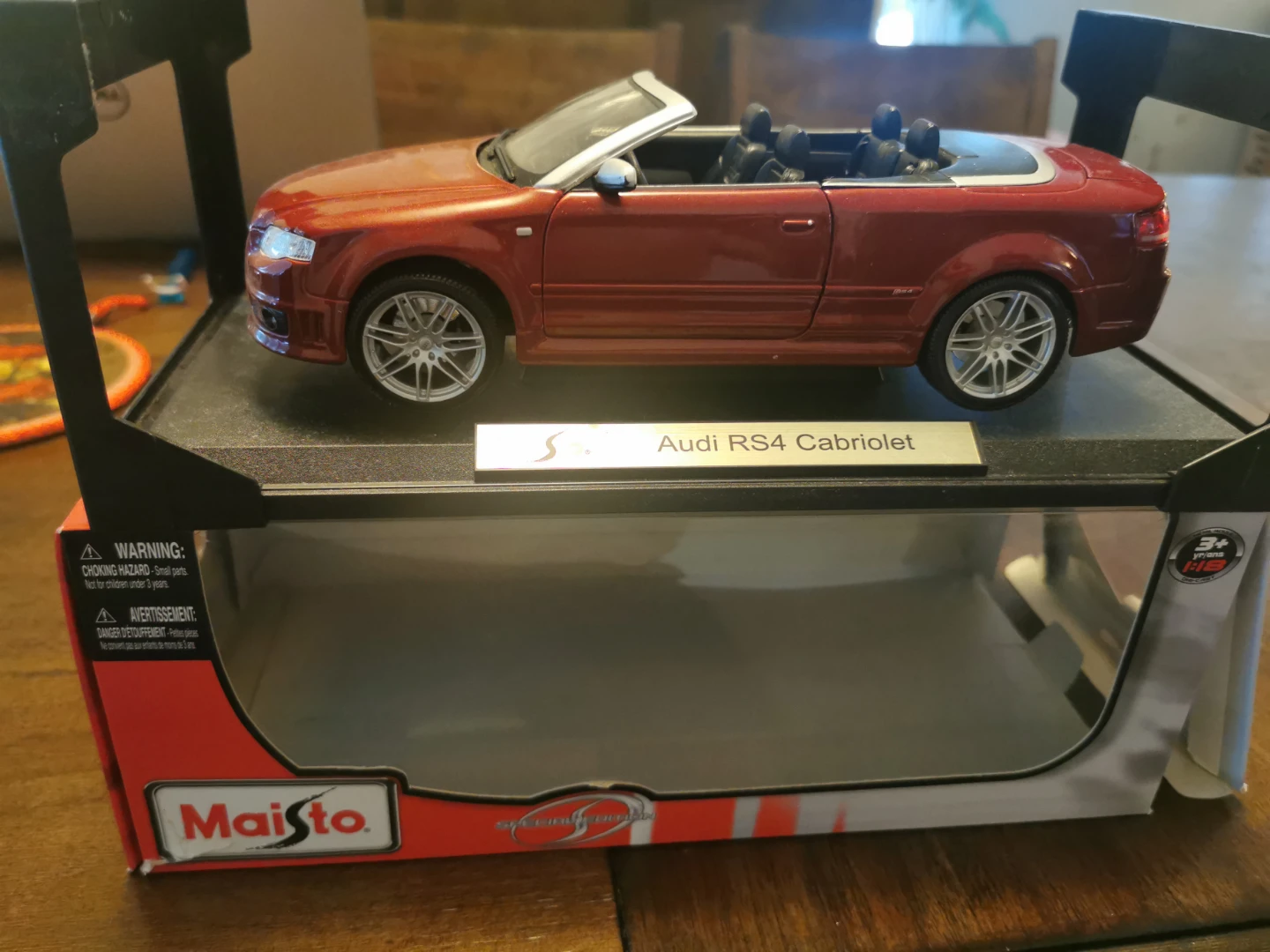 Maisto Audi RS4 Cabriolet 1:18 Scale Model - photo 2