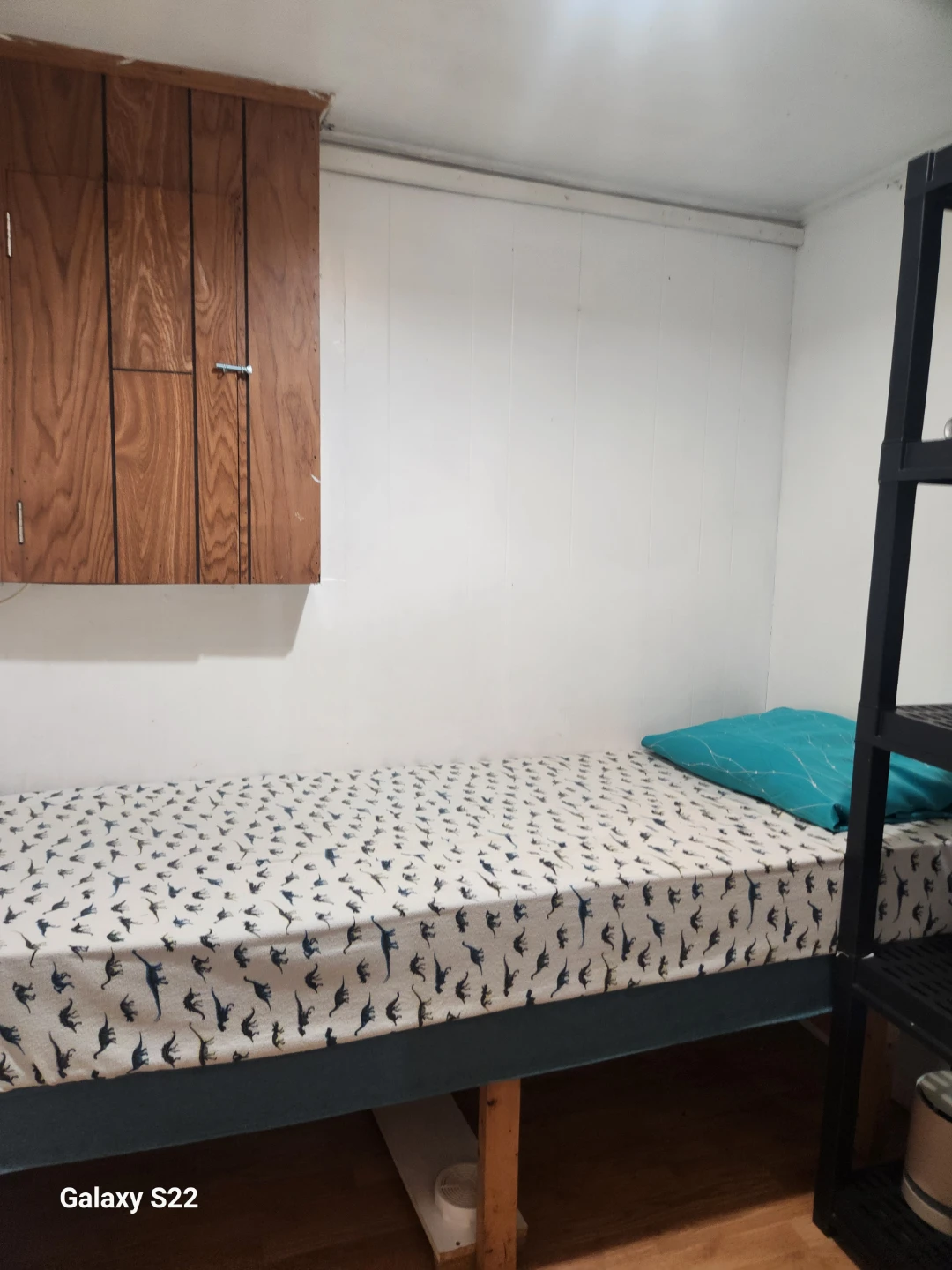 Private room for male  suited for working or student - photo 2