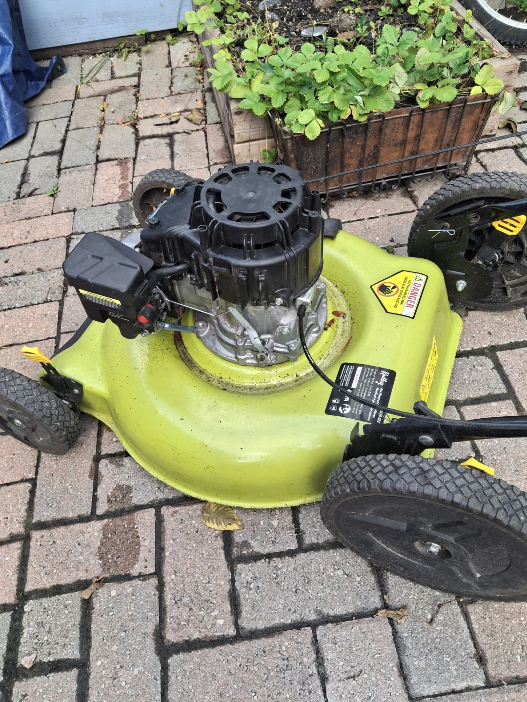 Gas Powered Lawn Mower for parts - photo 4