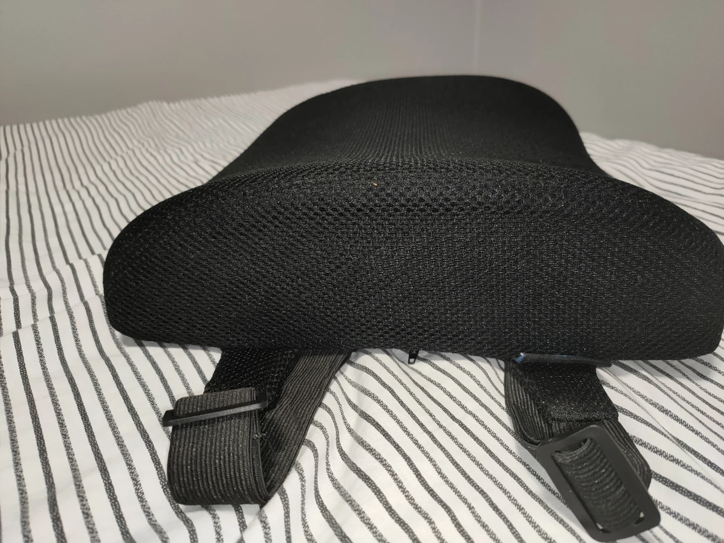 Memory foam lumbar support pillow with zipper washable cover - photo 3