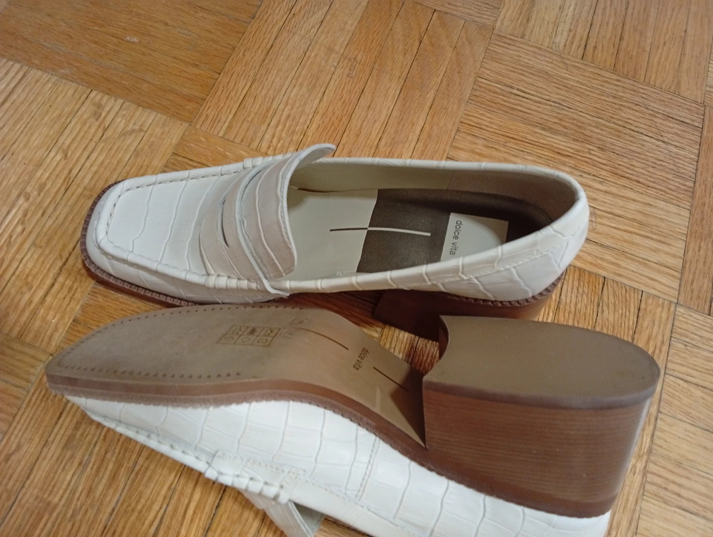 Dolce Vita white crocodile-embossed loafers - photo 2