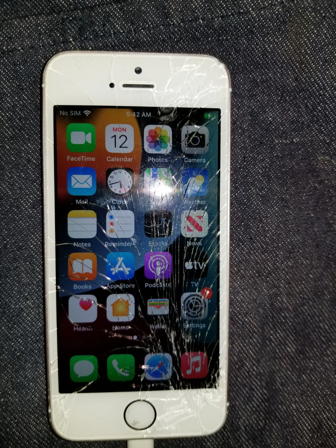 📱 Apple iPhone SE (1st Generation) – Rose Gold – $60 OBO