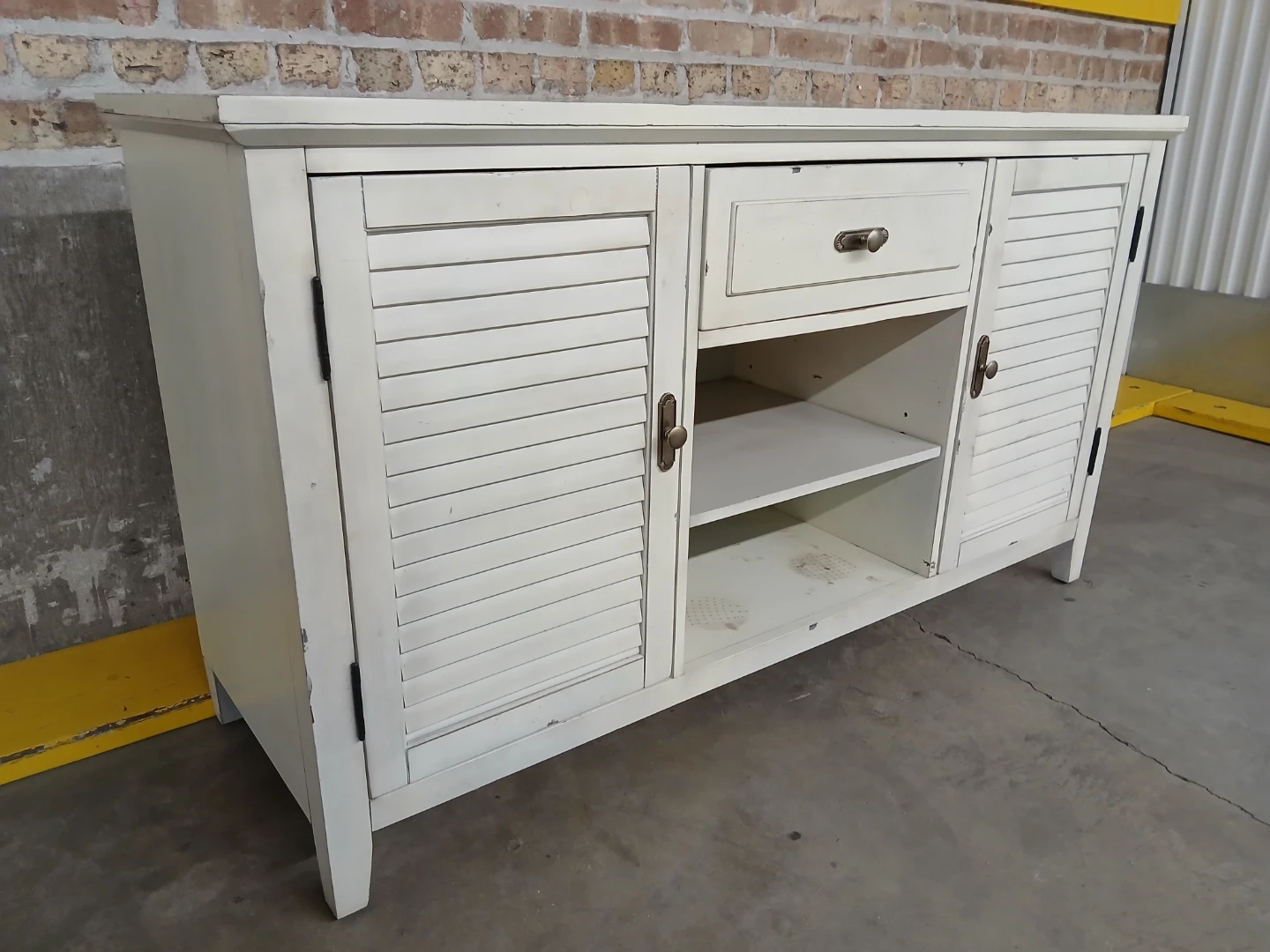 White wooden storage console Louvered Credenza - photo 5