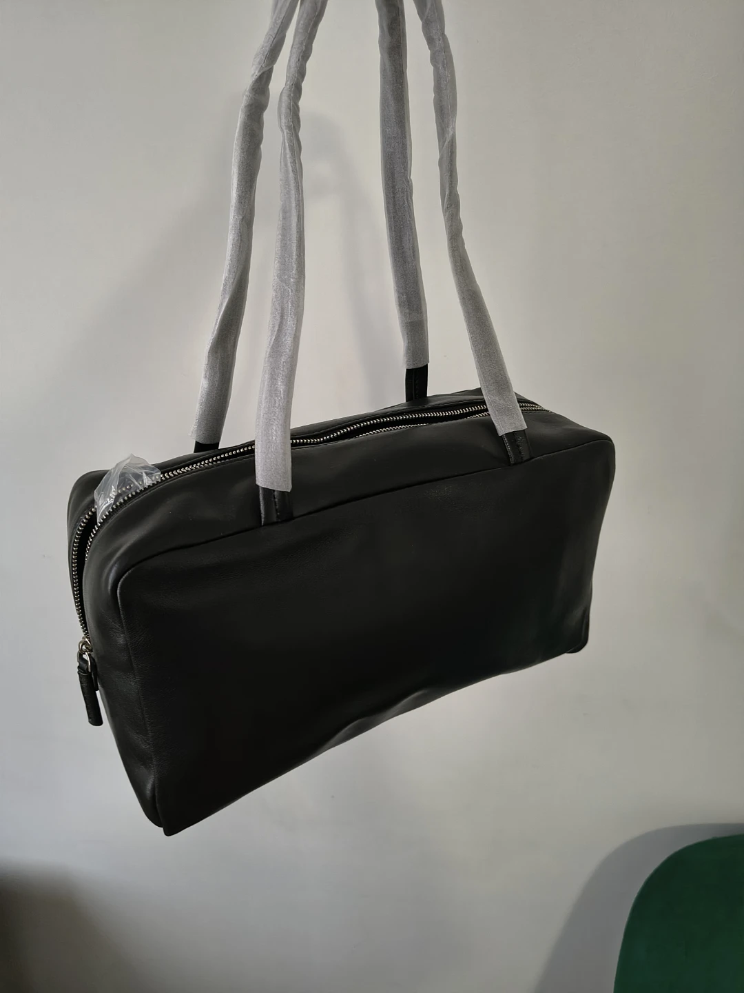 The row inspired Black Leather Shoulder Bag - photo 2