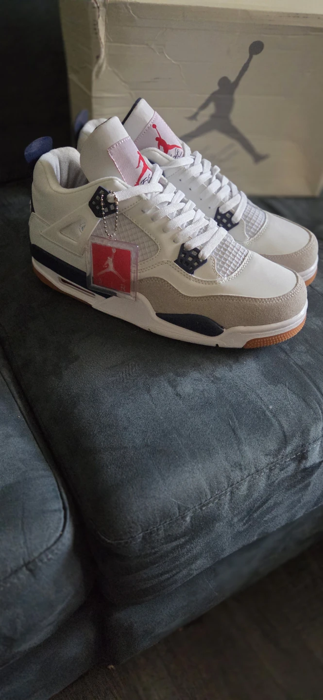 Air Jordan 4 x Nike SB style white navy gum