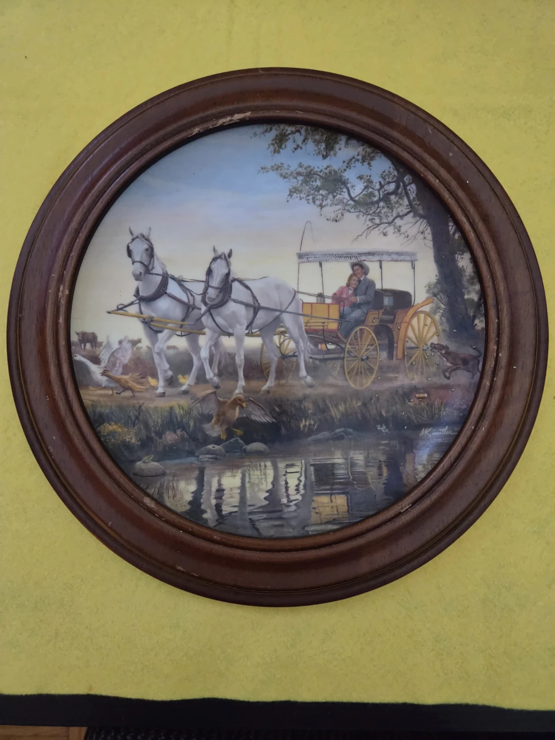Vintage Round Decorative Plate with Wood Frame