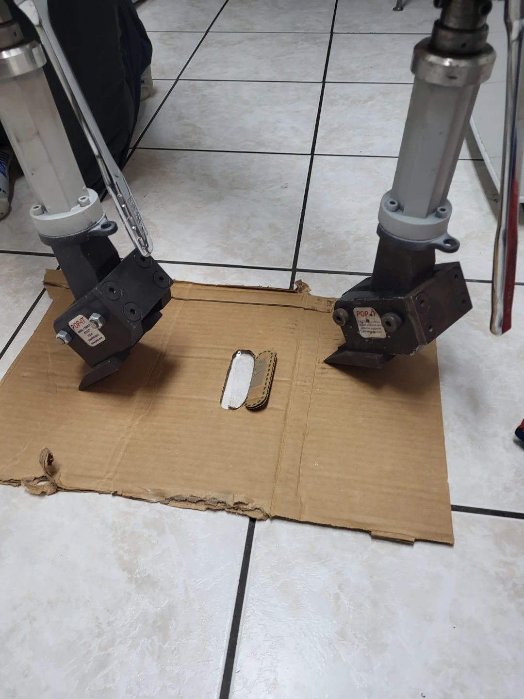 Pop-it flange spreader - photo 2