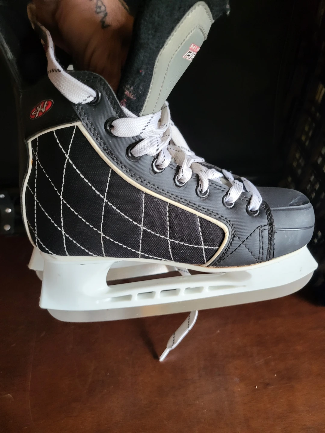 Hespeler Rogue Hockey Skates Size  j6 - photo 2