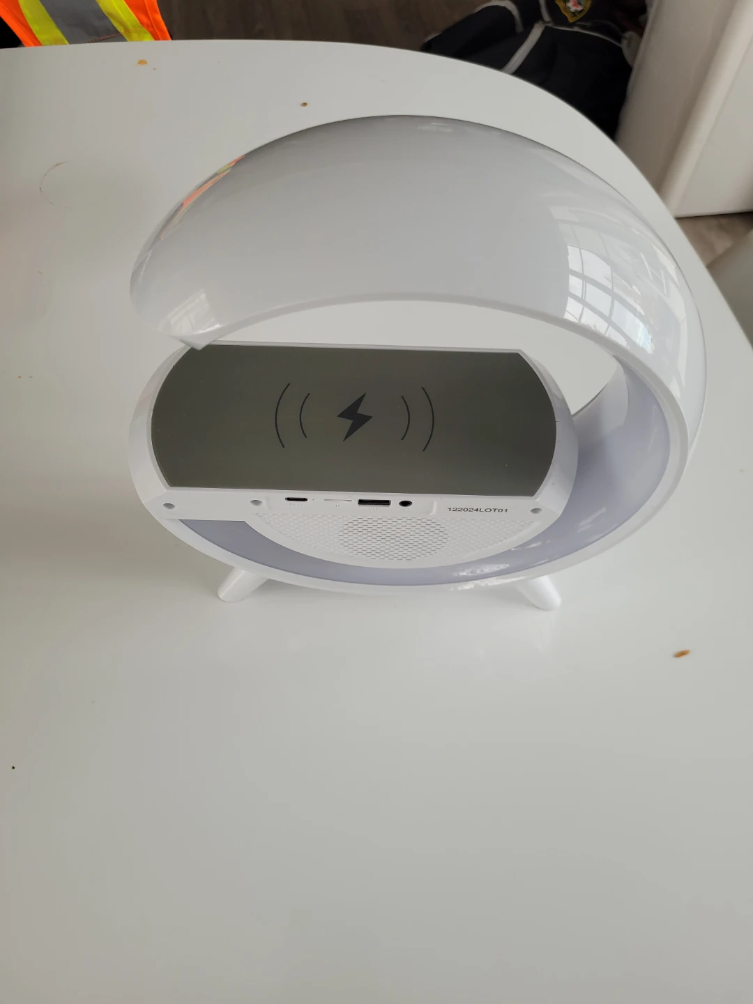 SonicVibes G-Shape Lamp with Wireless Charger - photo 2