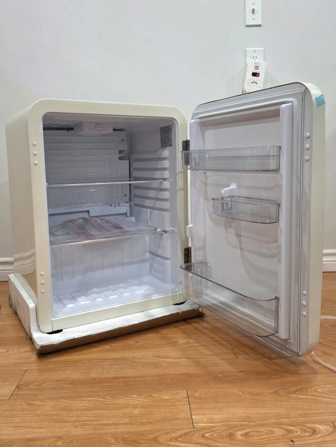 SELA BC-65 Mini Fridge 2.4 Cu. Ft. - photo 3