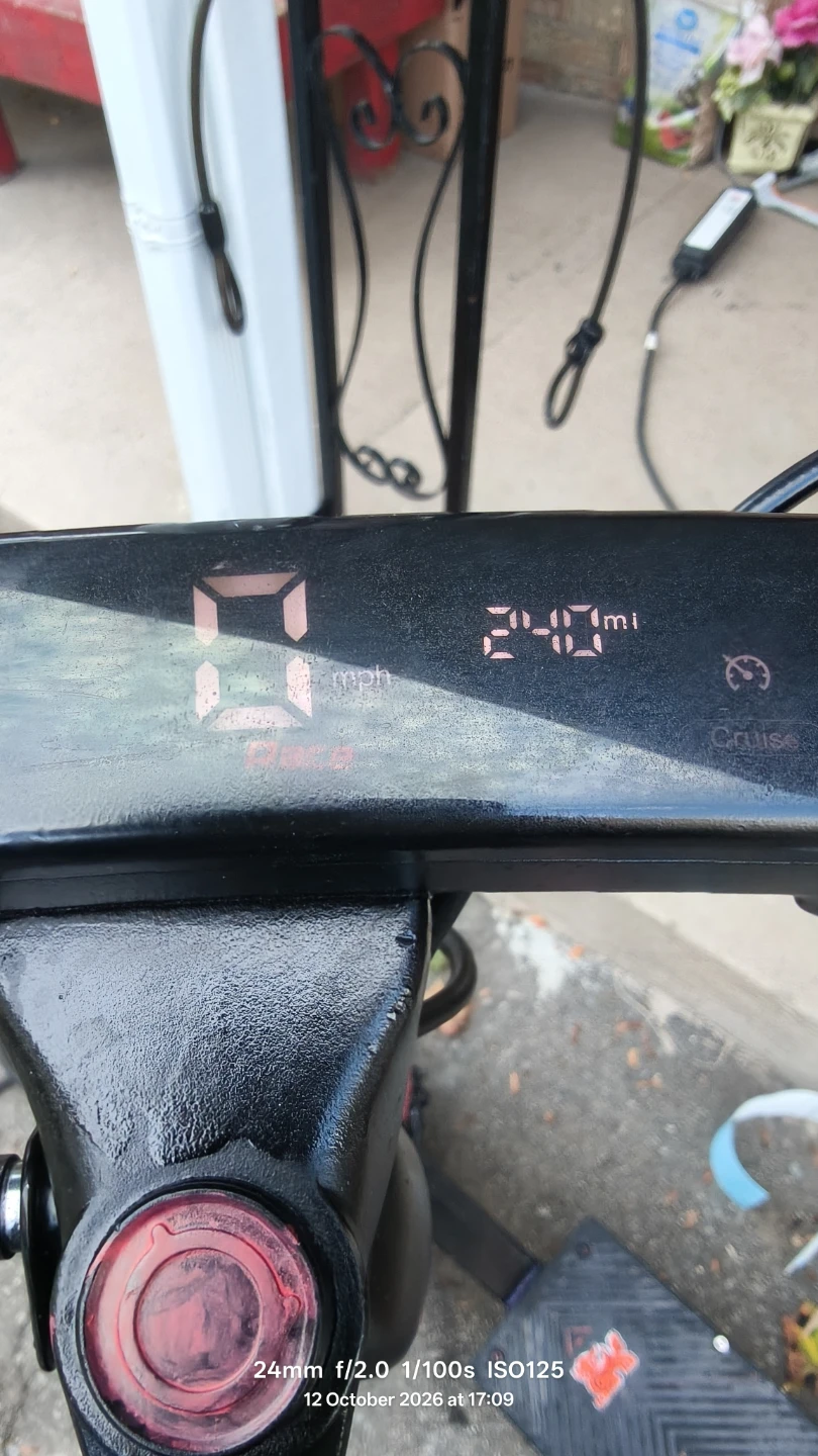 Kukirin G2 Ultra Electric Scooter LOW MILEAGE! Trades accepted - photo 5