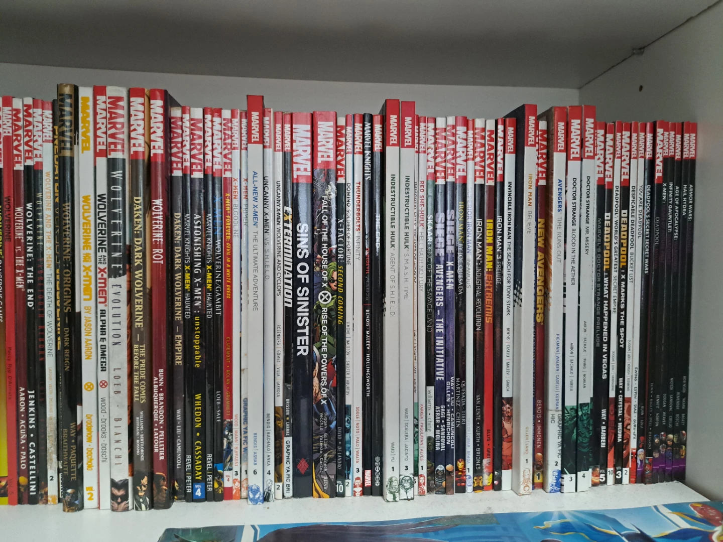 Large Collection of DC and Marvel Graphic Novels - photo 3
