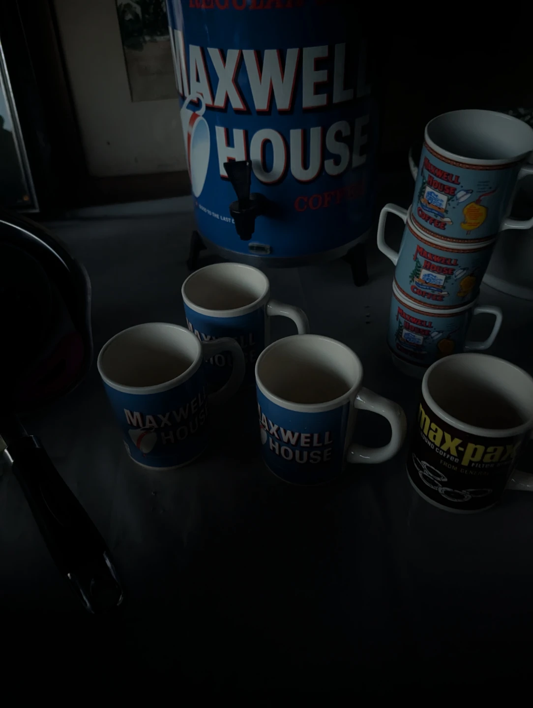 Maxwell House Coffee Dispenser and 7 Mugs Set - photo 2