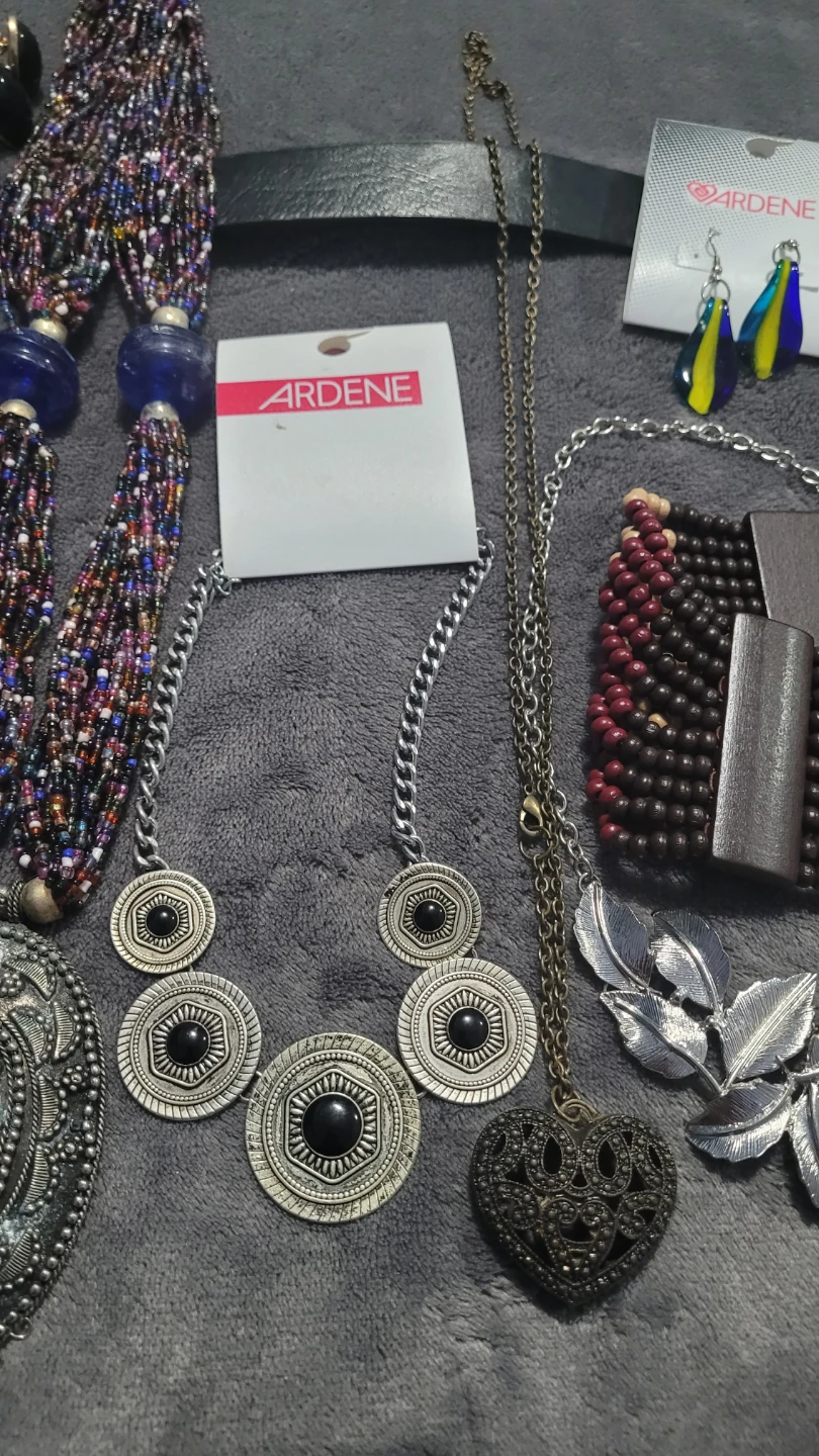 COSTUME JEWELRY GREAT FOR HALLOWEEN!! - photo 2