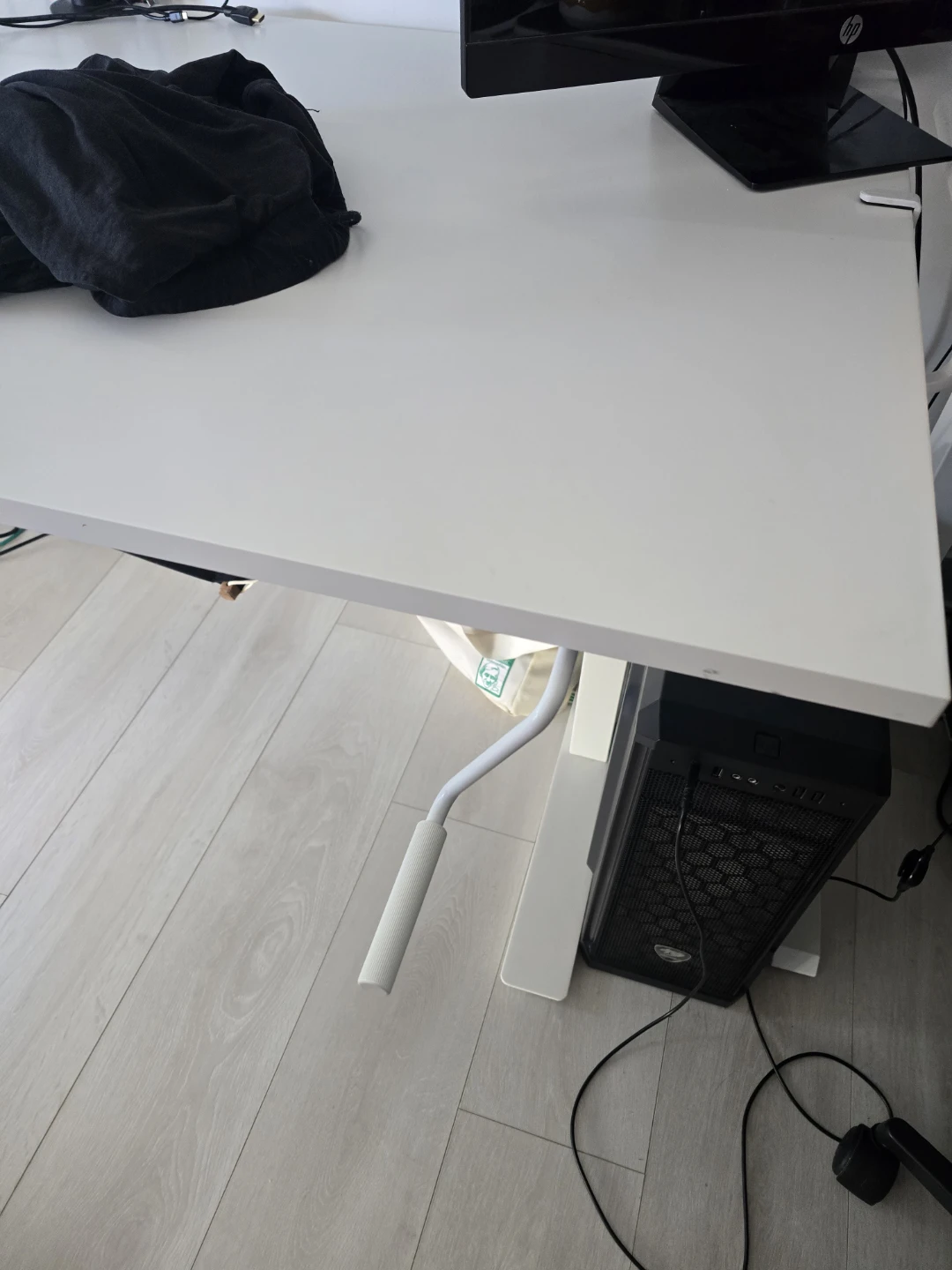 White Adjustable Standing Desk - photo 2