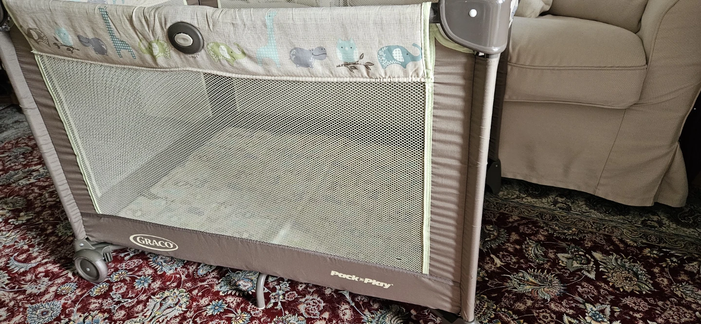 Graco Pack n Play playard - photo 4