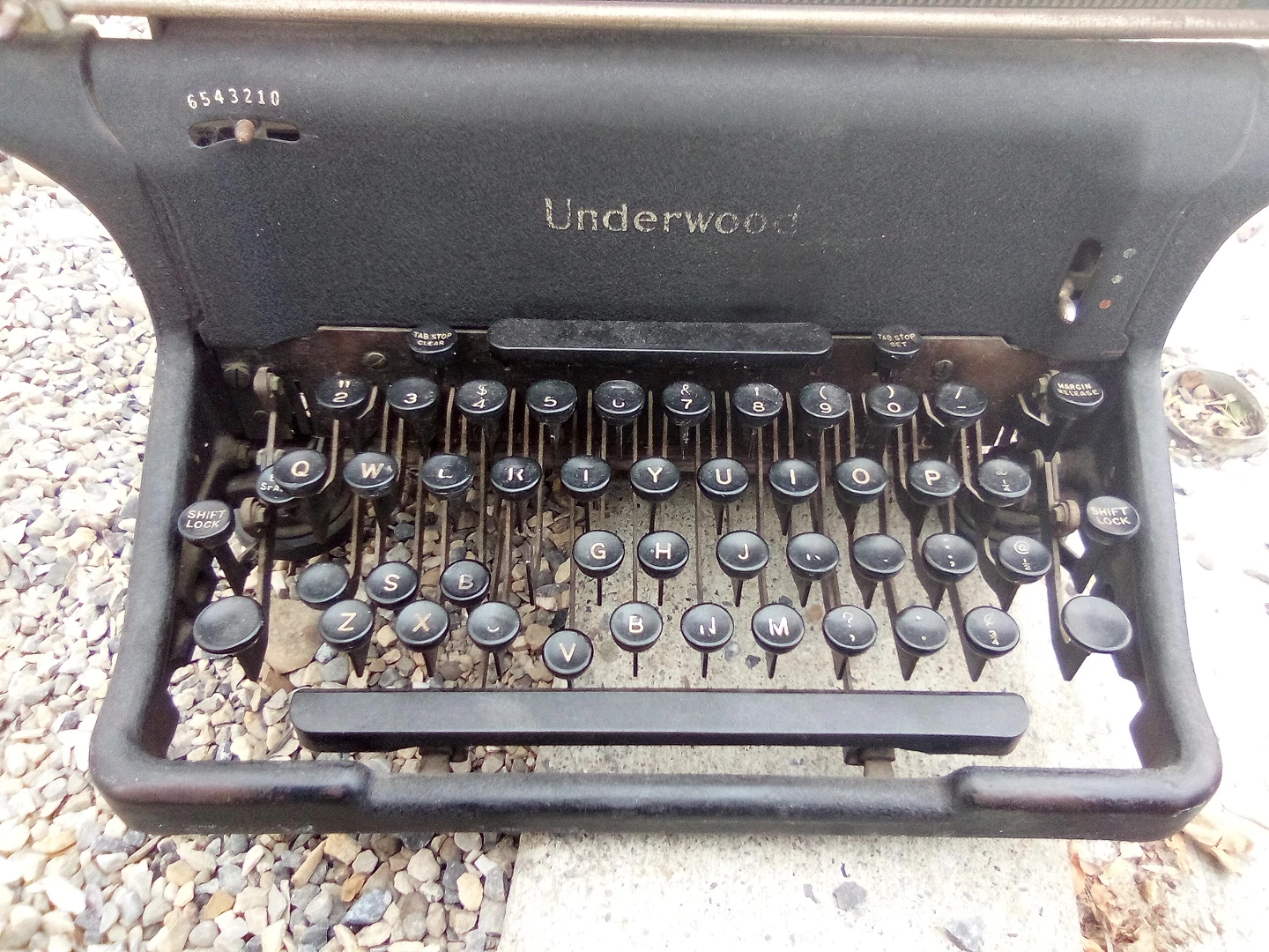 Vintage Underwood Typewriter Made in Canada - photo 5