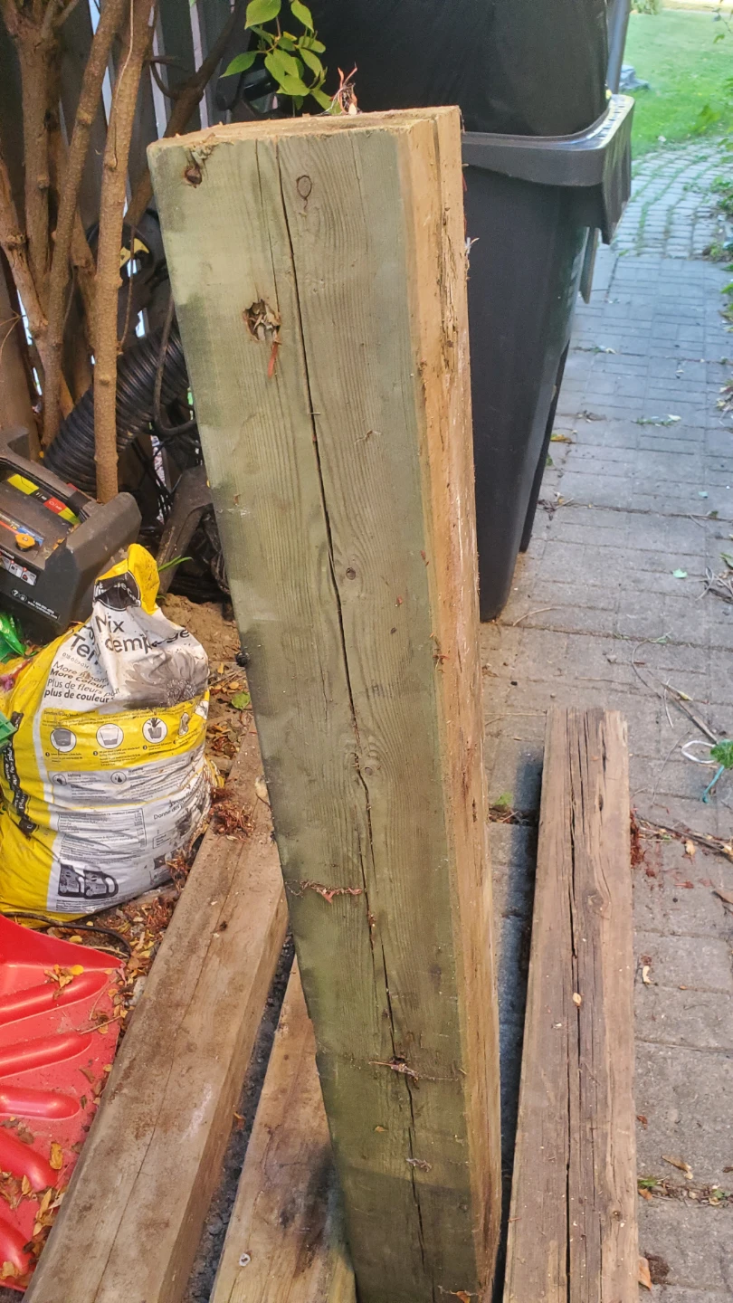 Set of four pressure-treated wooden posts - photo 3