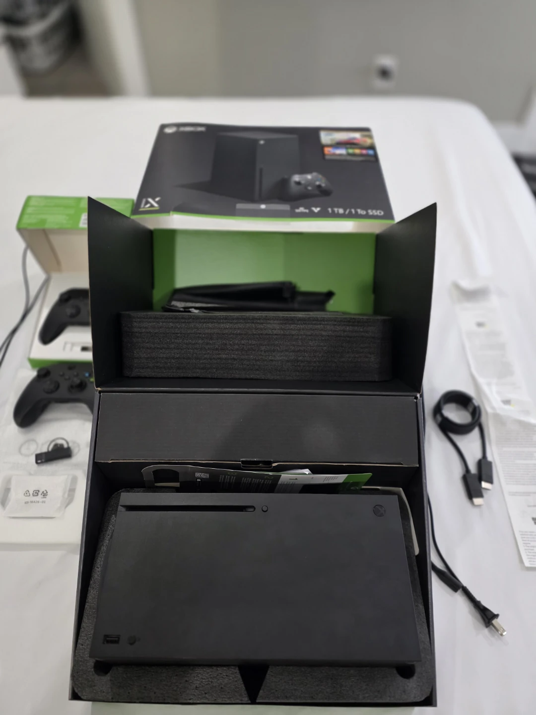 Xbox Series X 1TB Console Forza edition (extra controller)