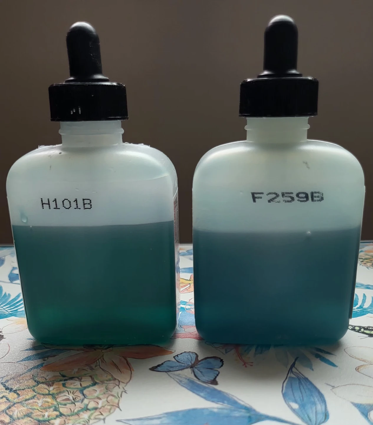 2 Schultz 10-15-10 Liquid Plant Food Bottles
