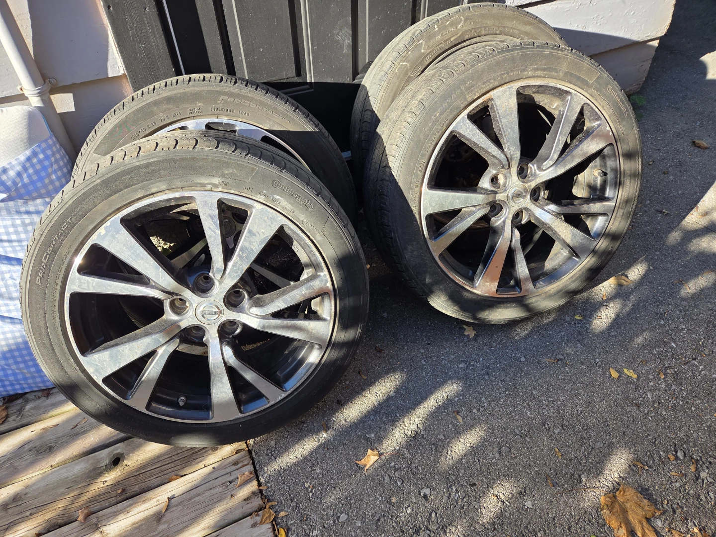 Set of 4 Nissan Alloy Wheels with Continental Tires - photo 2