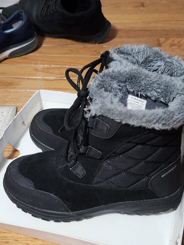 Columbia Women's Black Winter Boots Size 8 - photo 2