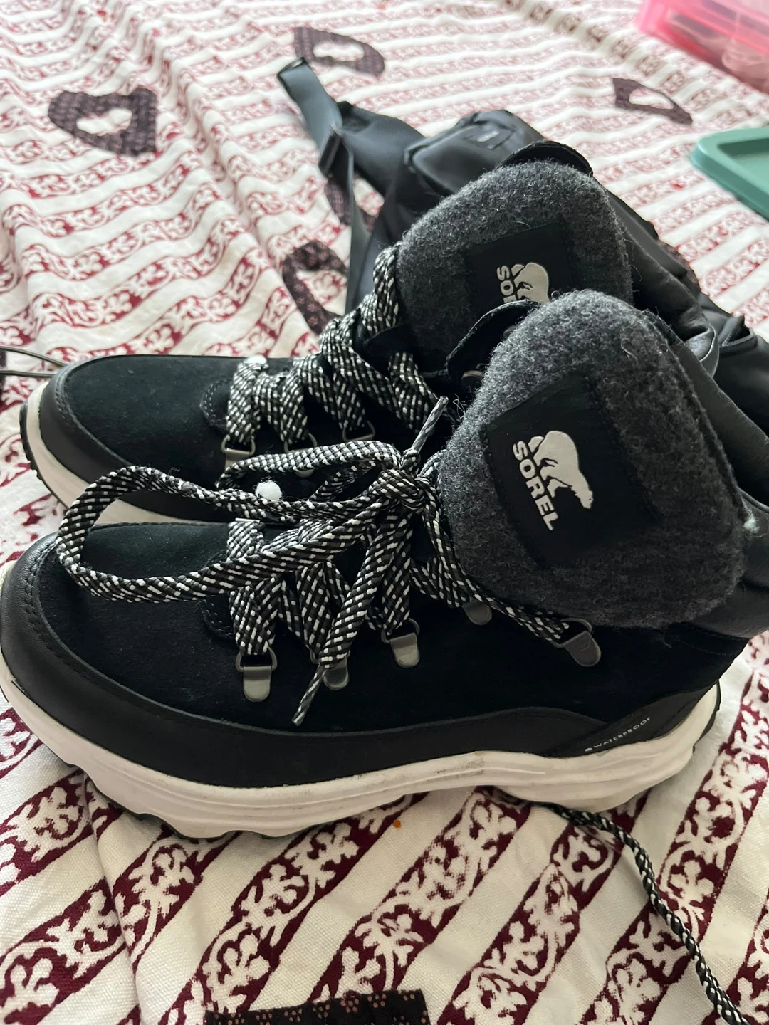 Sorel Waterproof Boots ladies size 8 - photo 2