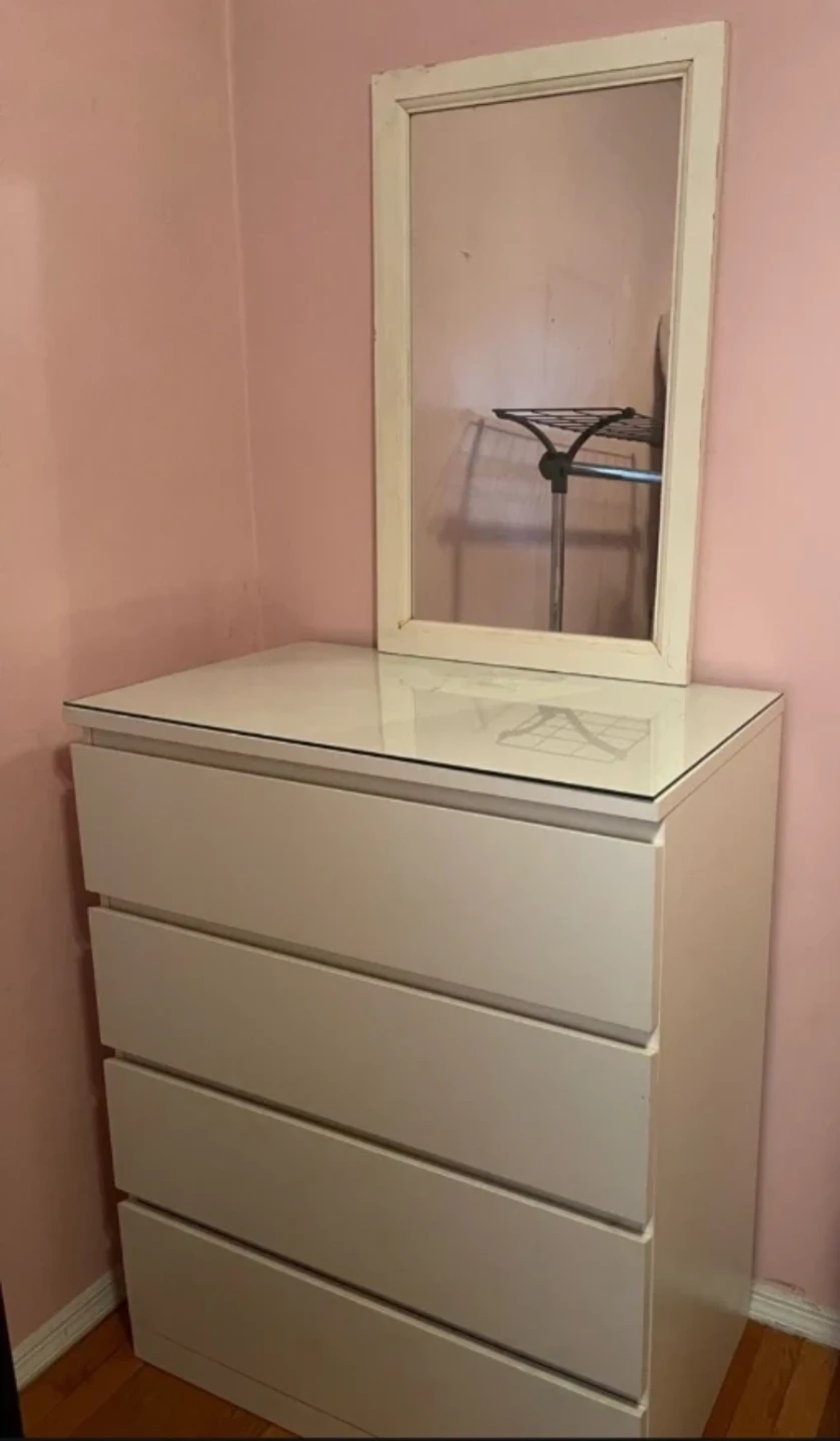 Almost brand new Malm 4-Drawer Dresser