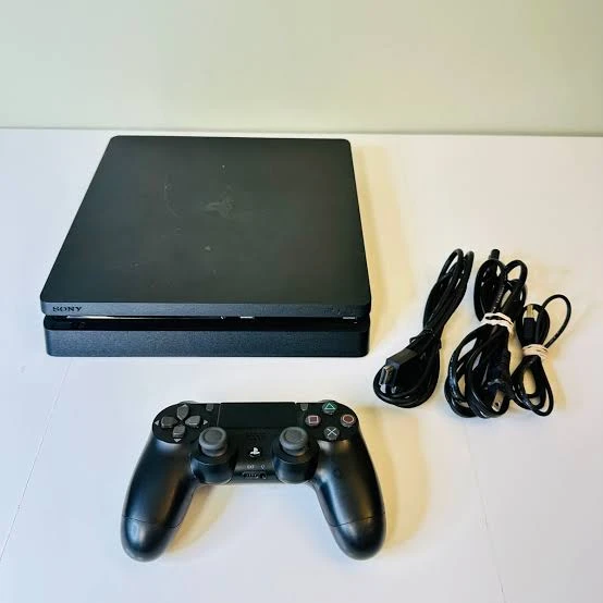 Selling ps4 slim