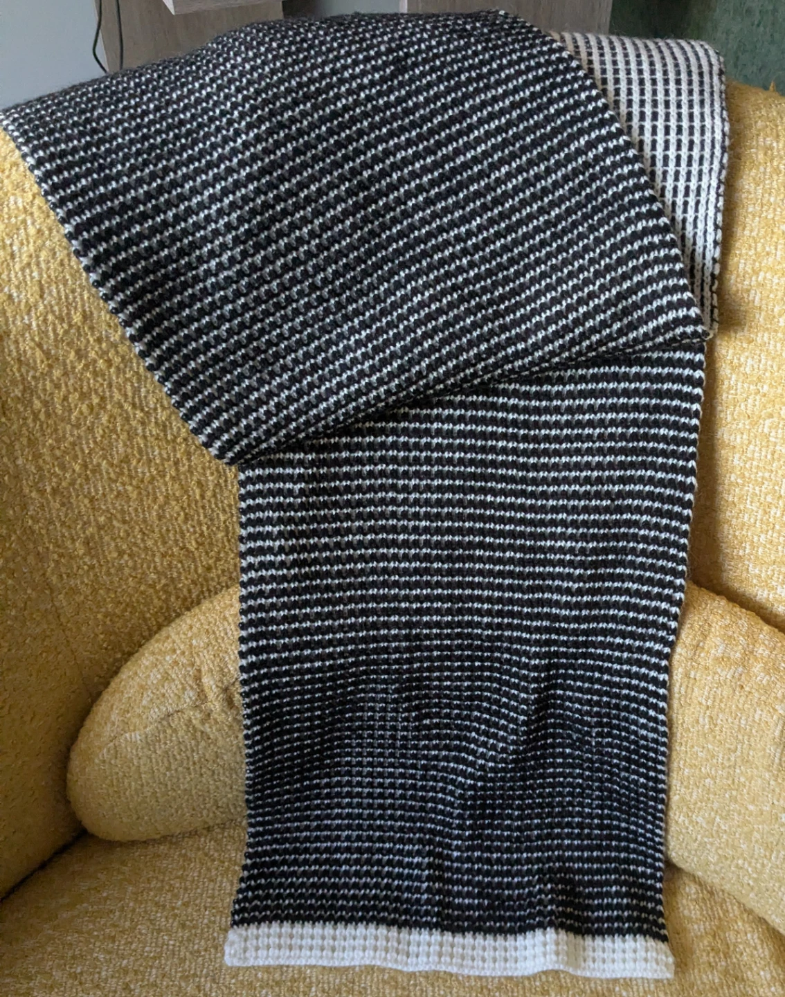 Cole Haan Black White Reversible Knit Scarf 70 x 10 - photo 4