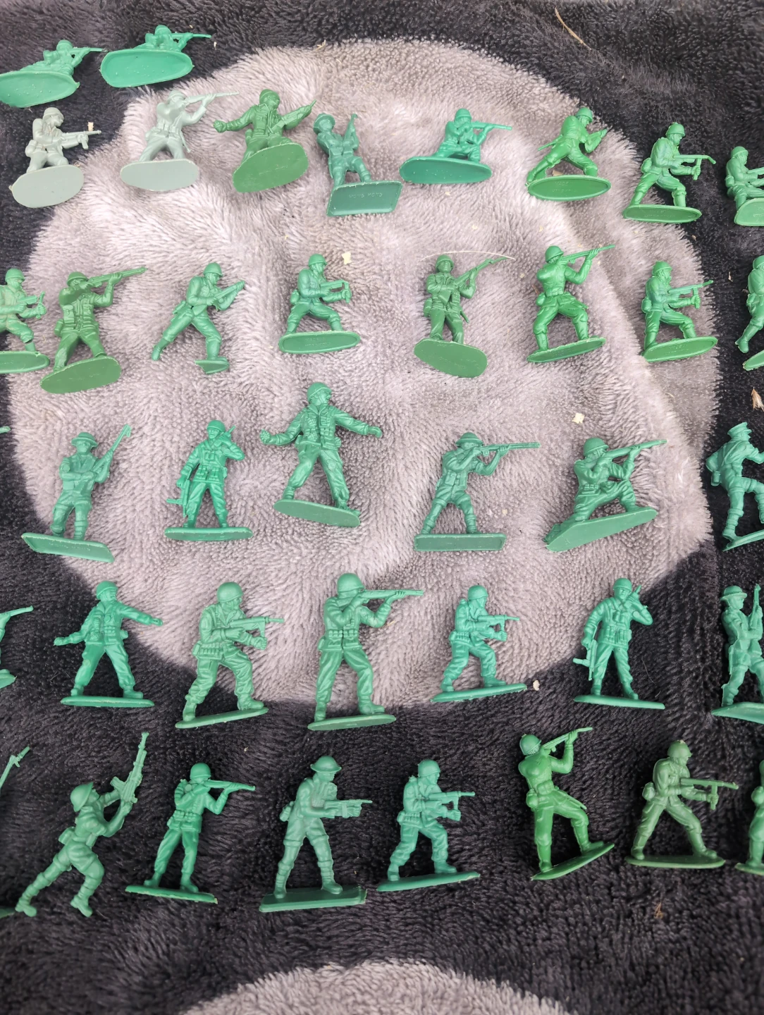 Vintage Plastic Army Men and Toy Soldier Set - photo 4