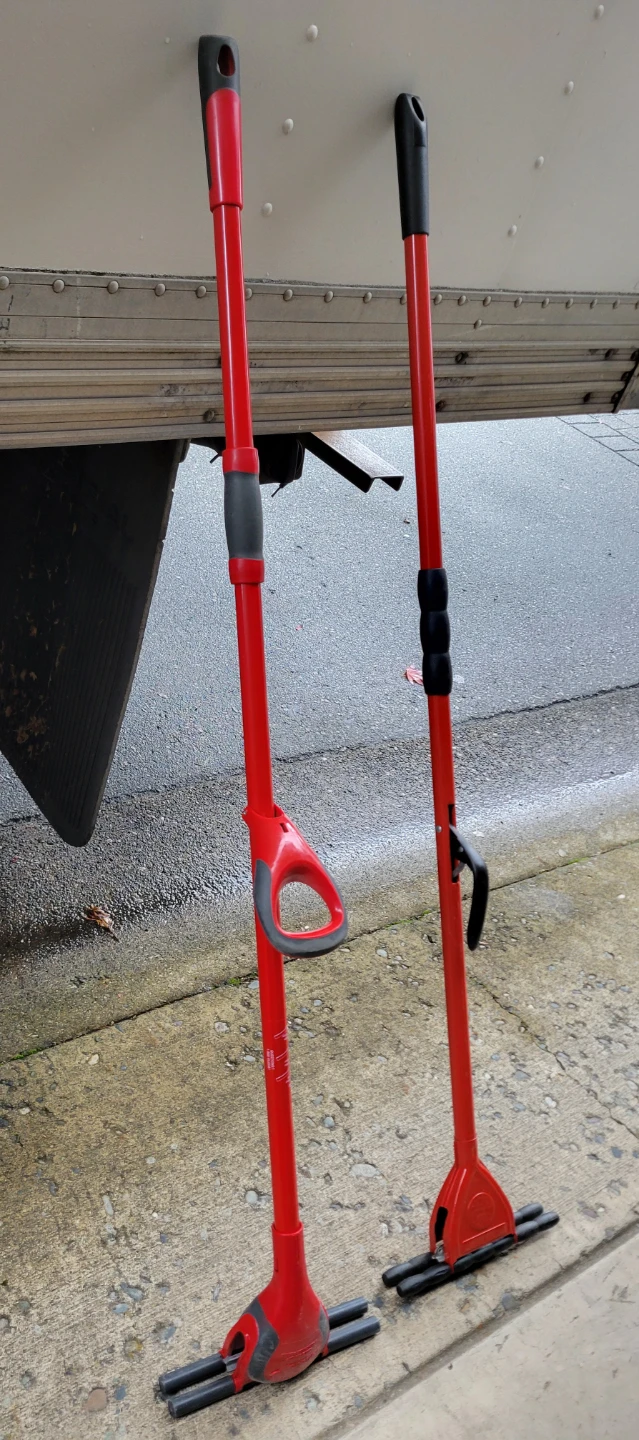 Pair of Vileda & Sponge Mop Handles (Need Refill Sponges) - photo 2